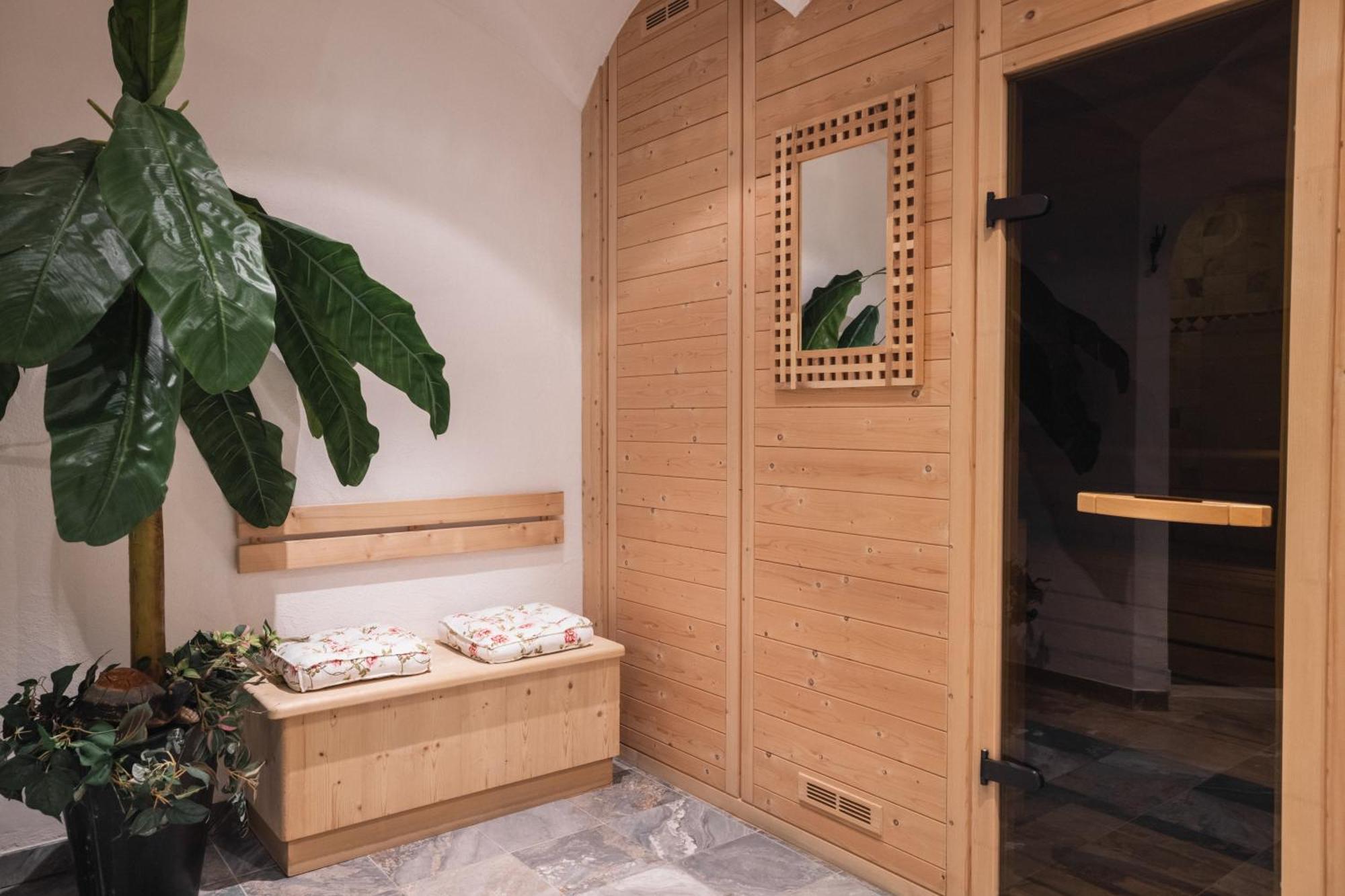 Hotel Ciasa Ai Pini ซานกัสซิอาโน ภายนอก รูปภาพ