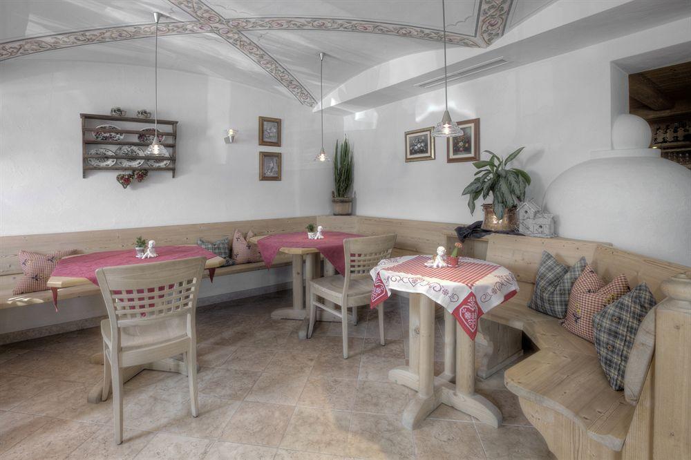 Hotel Ciasa Ai Pini ซานกัสซิอาโน ภายนอก รูปภาพ