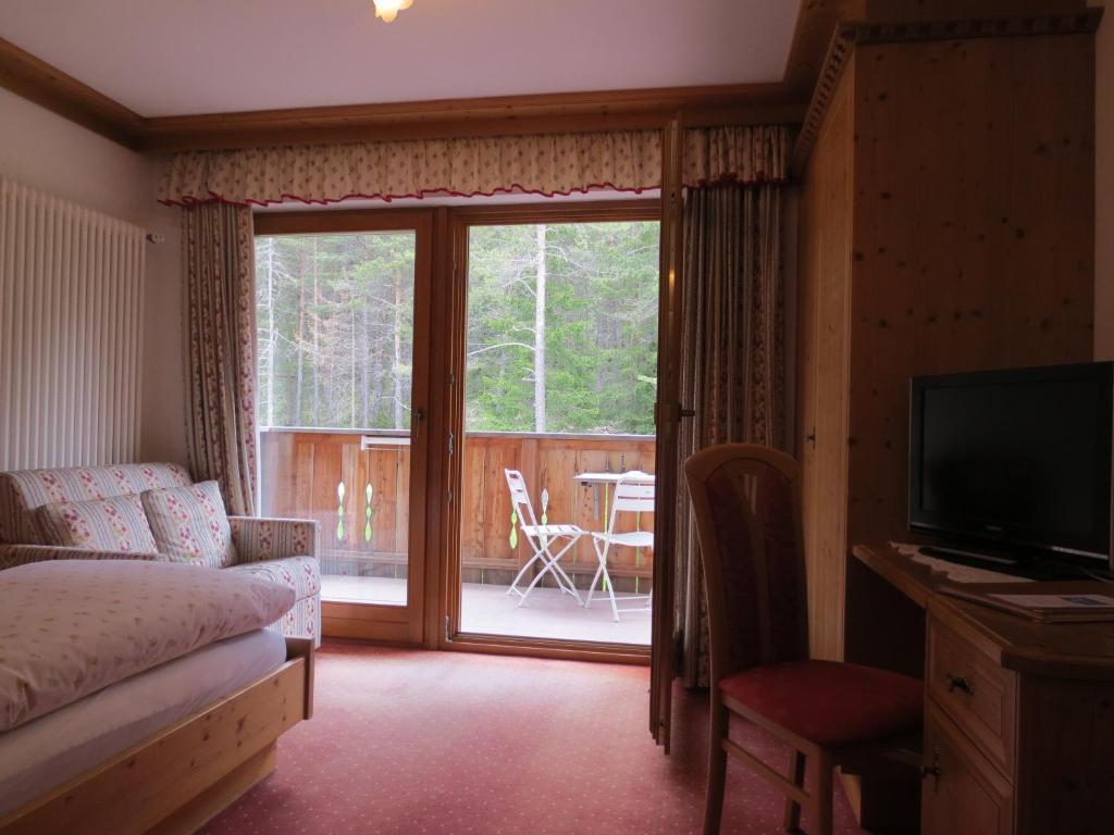 Hotel Ciasa Ai Pini ซานกัสซิอาโน ห้อง รูปภาพ