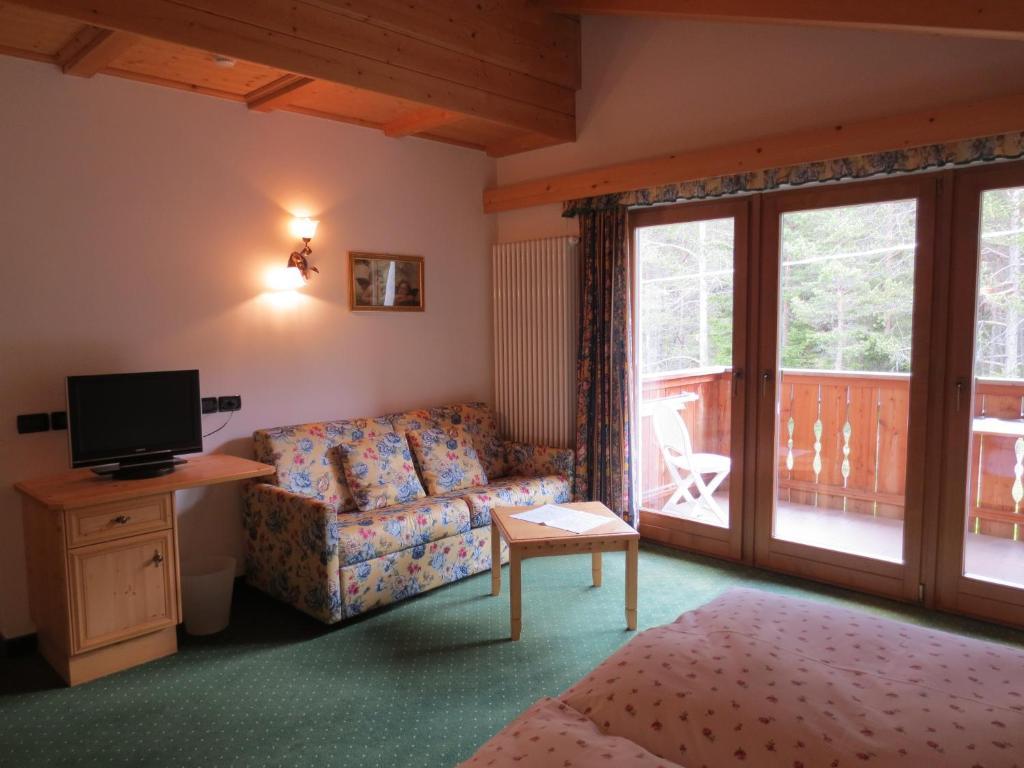 Hotel Ciasa Ai Pini ซานกัสซิอาโน ห้อง รูปภาพ