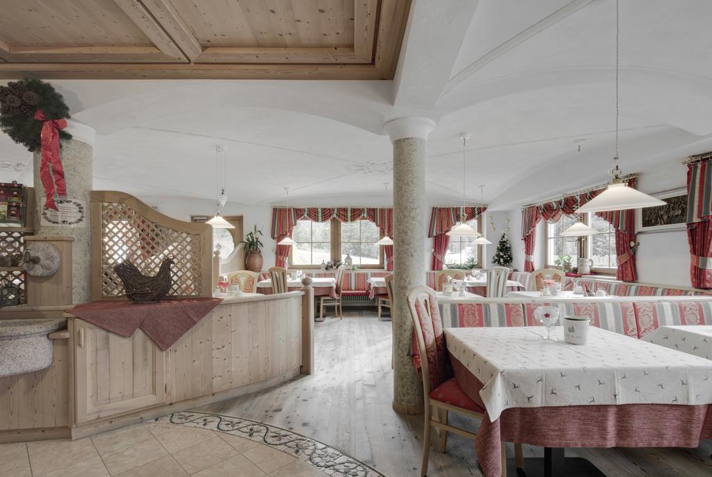 Hotel Ciasa Ai Pini ซานกัสซิอาโน ภายนอก รูปภาพ