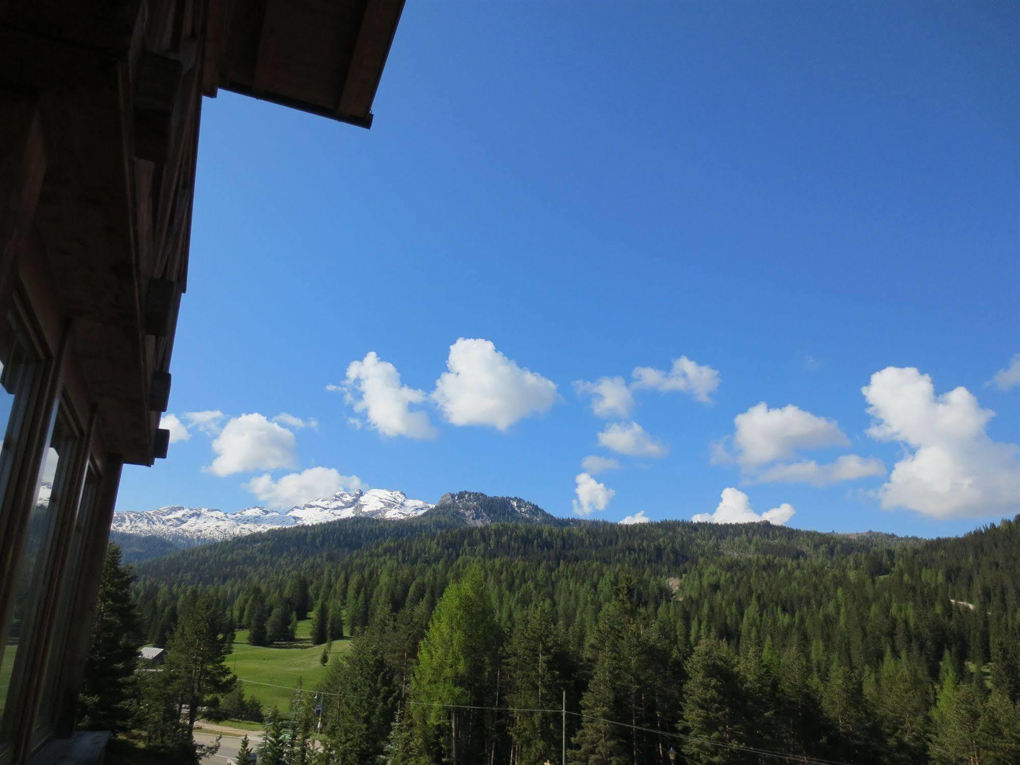 Hotel Ciasa Ai Pini ซานกัสซิอาโน ภายนอก รูปภาพ