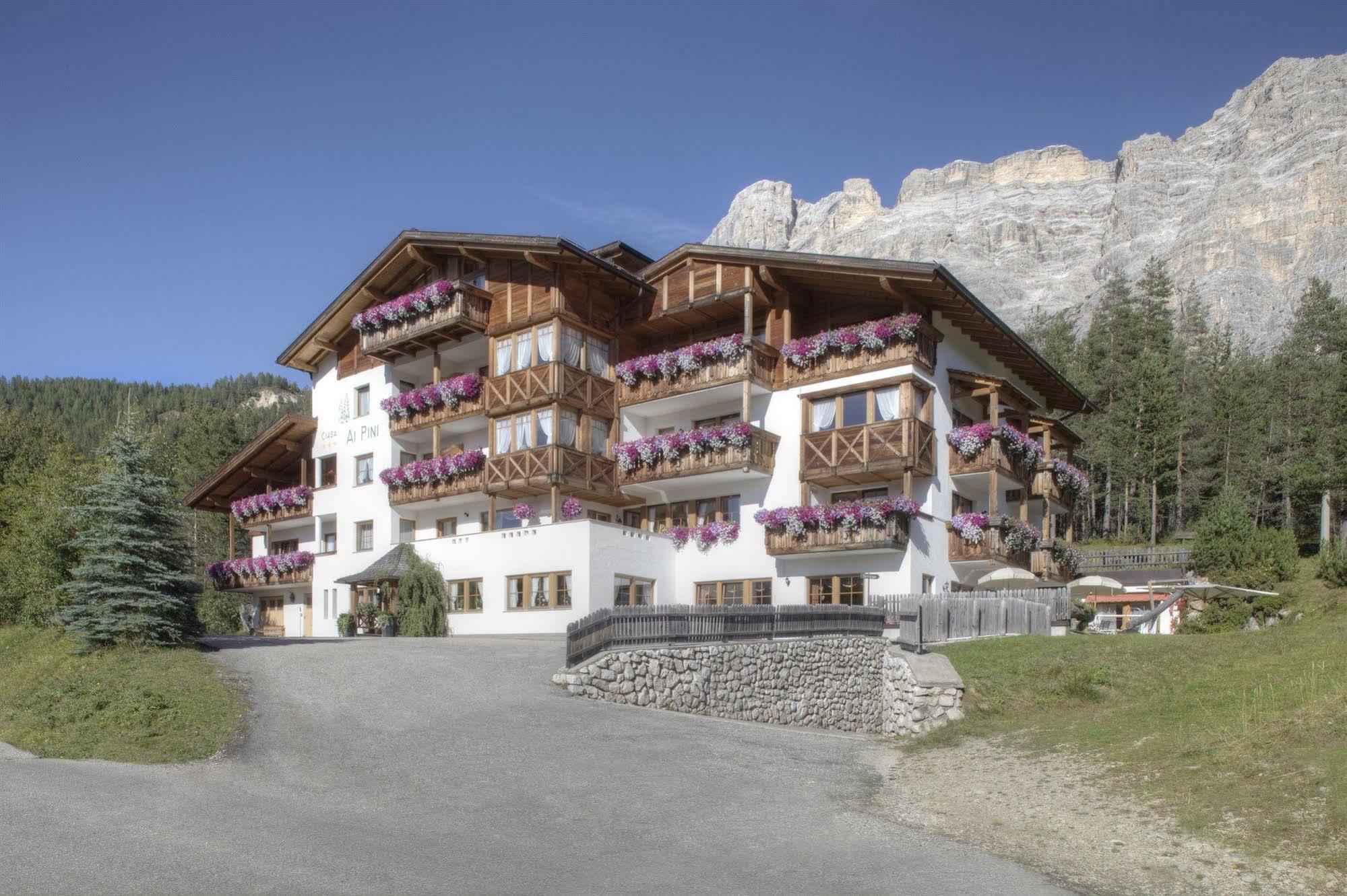Hotel Ciasa Ai Pini ซานกัสซิอาโน ภายนอก รูปภาพ