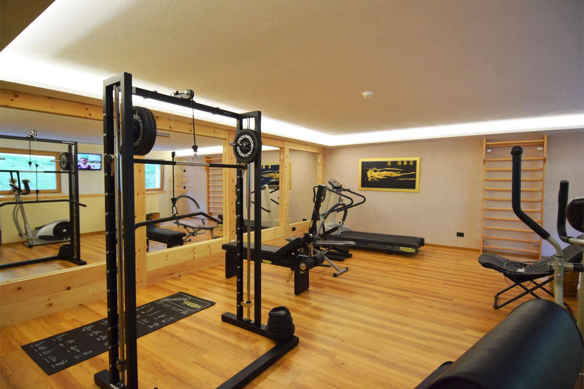 Hotel Ciasa Ai Pini ซานกัสซิอาโน ภายนอก รูปภาพ