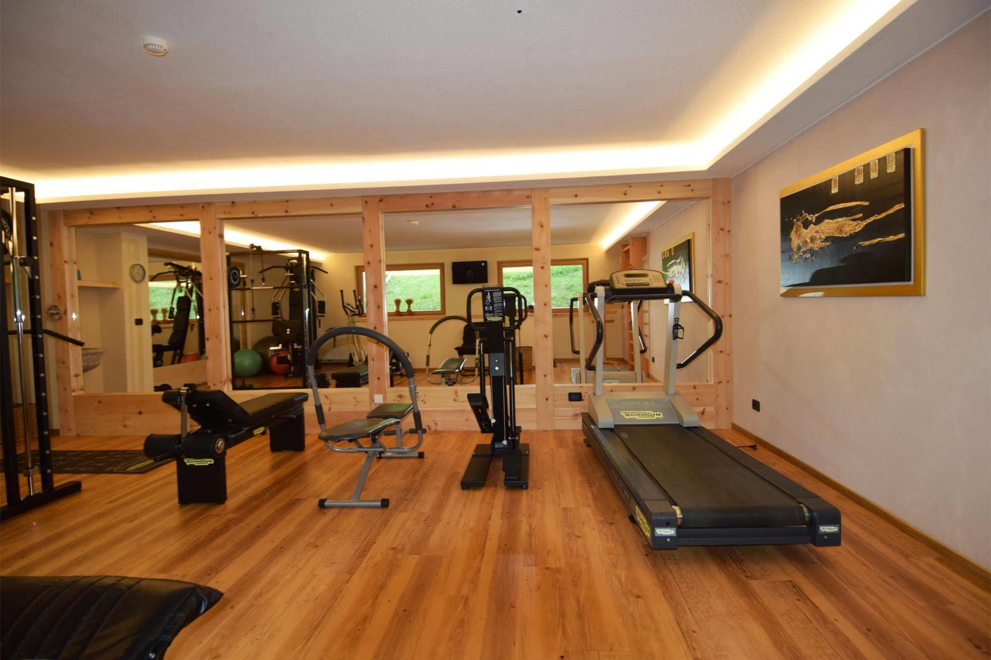 Hotel Ciasa Ai Pini ซานกัสซิอาโน ภายนอก รูปภาพ