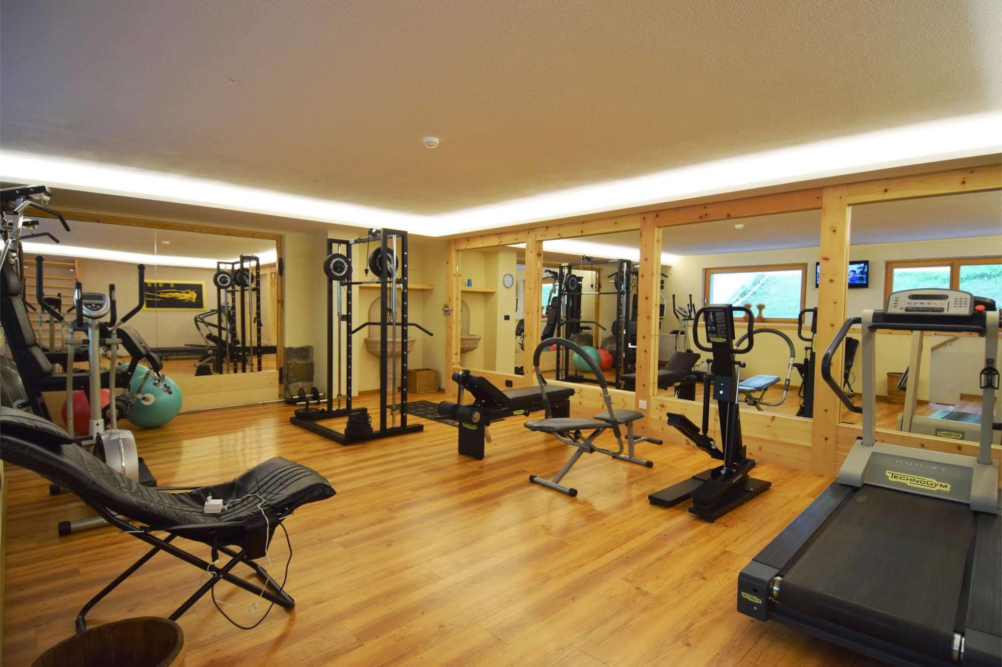 Hotel Ciasa Ai Pini ซานกัสซิอาโน ภายนอก รูปภาพ
